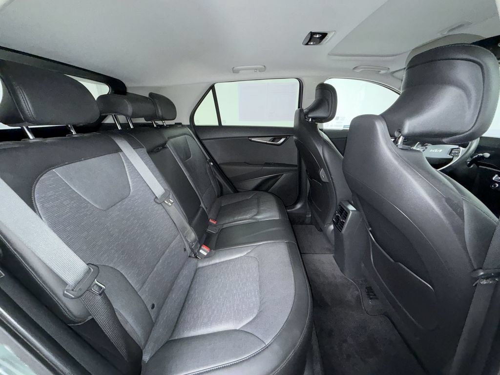Used 2024 Kia Niro SX Touring FWD image 17