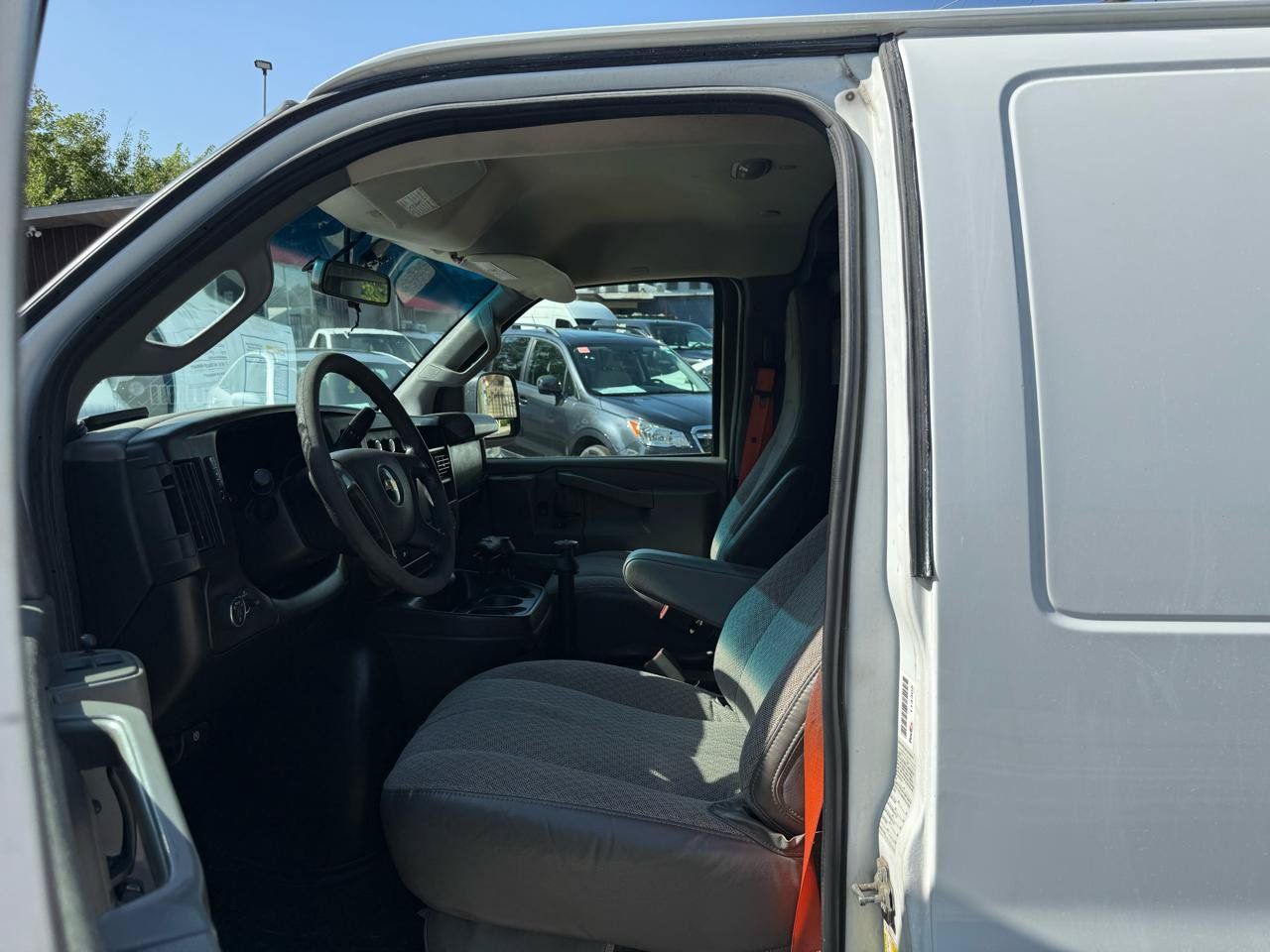Used 2017 Chevrolet Express 2500 RWD image 9