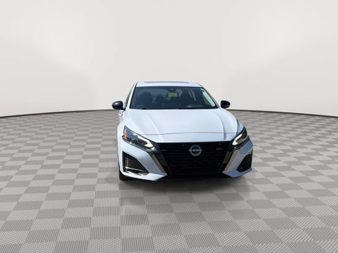 Certified 2024 Nissan Altima 2.5 SR w/ SR Premium Package FWD image 3