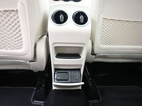 Used 2022 Mercedes-Benz GLB 250 4MATIC image 39