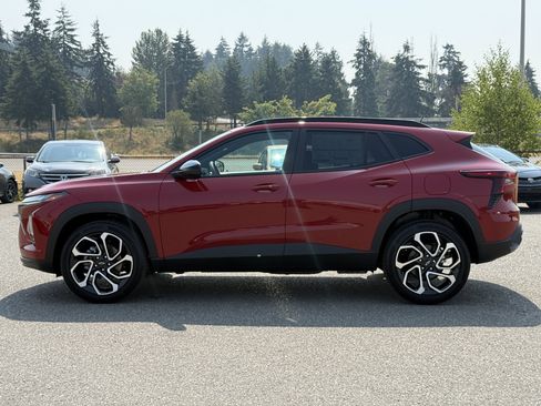 New 2026 Chevrolet Trax RS w/ Sunroof Package FWD image 2