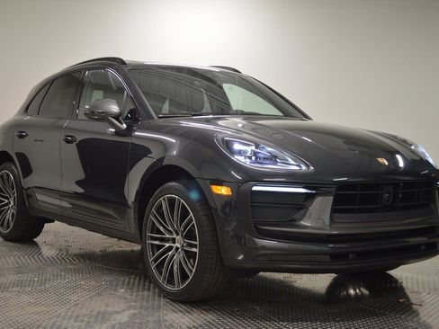 Used 2025 Porsche Macan image 9