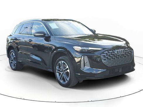 Certified 2025 Audi Q5 Premium Plus w/ Premium Plus AWD/4WD image 1