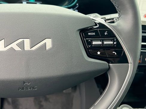 New 2026 Kia Niro FWD image 25