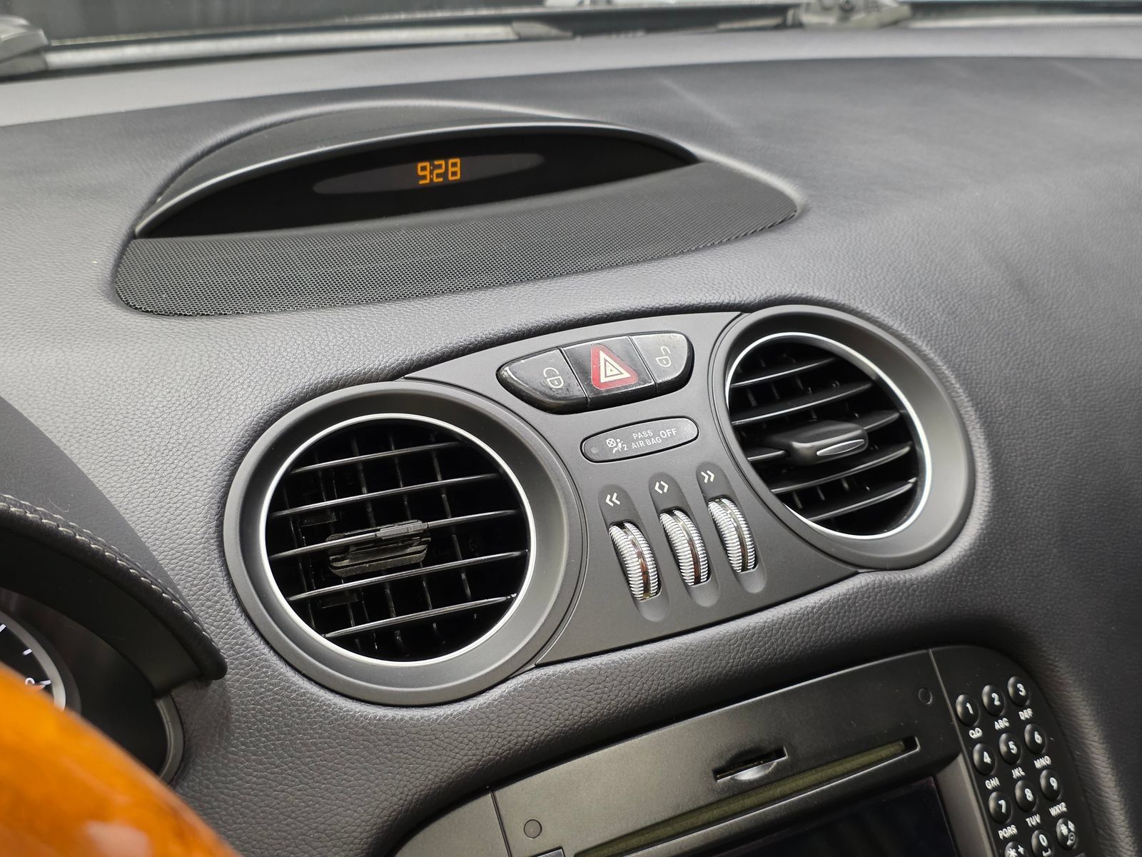 Used 2011 Mercedes-Benz SL 550 image 27