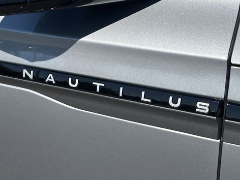 Used 2025 Lincoln Nautilus Reserve AWD/4WD image 26