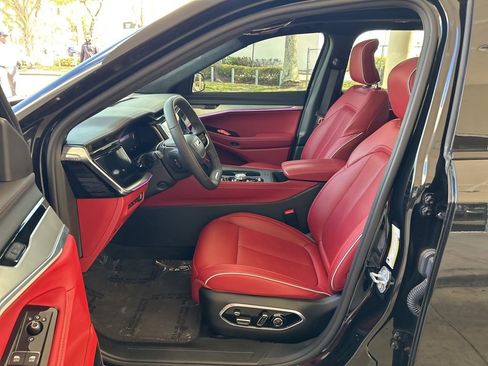 Used 2024 Jeep Wagoneer Launch Edition image 5