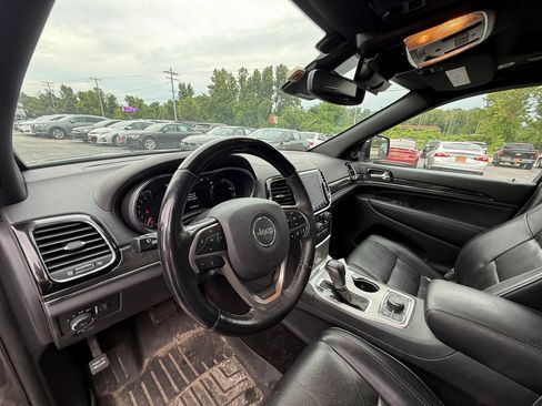 Used 2019 Jeep Grand Cherokee Overland AWD/4WD image 10