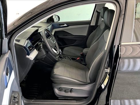 Used 2022 Volkswagen Taos SE w/ Panoramic Sunroof Package image 18