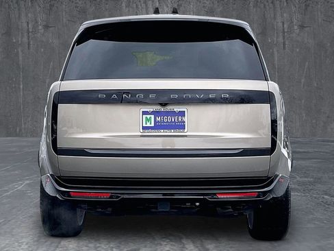 Used 2025 Land Rover Range Rover SE image 5