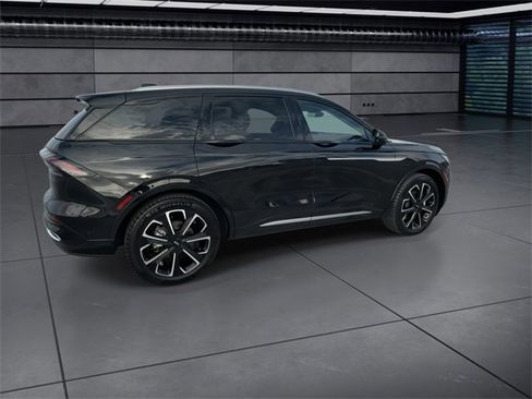 Used 2024 Lincoln Nautilus Reserve image 8