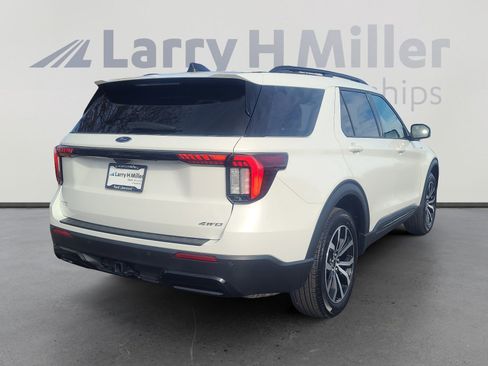 Certified 2025 Ford Explorer ST-Line image 5
