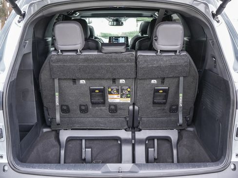 Used 2023 Toyota Sienna XLE Woodland Edition image 26