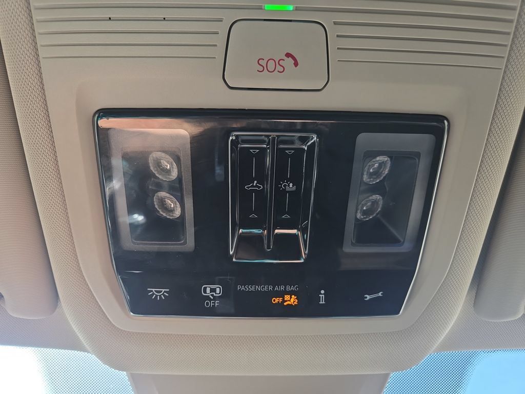 Used 2025 Volkswagen Atlas SEL AWD/4WD image 30