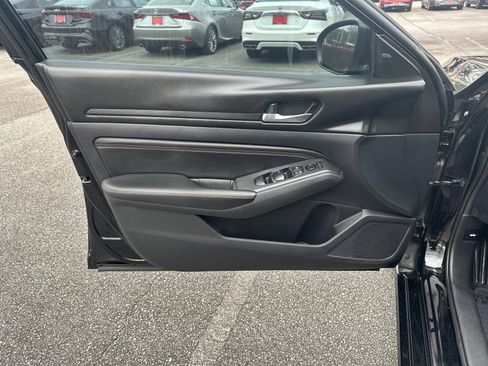 Used 2019 Nissan Altima 2.5 SR w/ SR Premium Package image 9