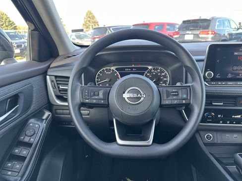 Used 2023 Nissan Rogue SV image 11