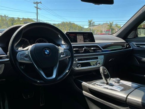 Used 2019 BMW 750i xDrive w/ M Sport Package image 26