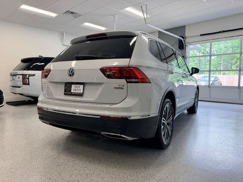 Used 2018 Volkswagen Tiguan SEL w/ 3rd Row Seat Package AWD/4WD image 9