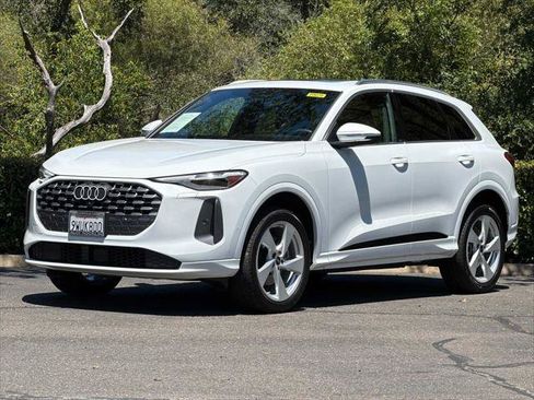 Certified 2025 Audi Q5 Premium Plus w/ Premium Plus AWD/4WD image 9