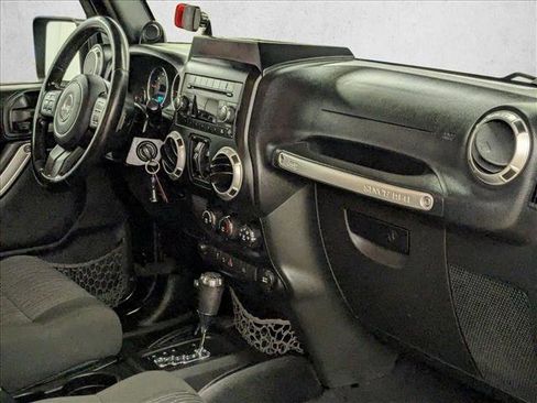 Used 2012 Jeep Wrangler Unlimited Rubicon w/ Connectivity Group image 21