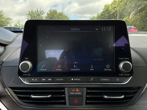 Used 2025 Nissan Altima 2.5 SV FWD image 28