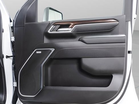 Used 2024 GMC Sierra 2500 SLT w/ SLT Convenience Package image 32