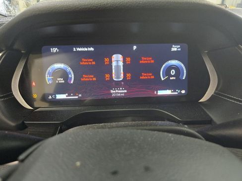 Used 2023 Jeep Grand Cherokee Limited image 2