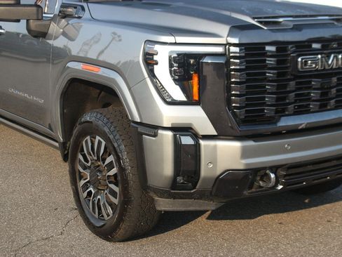 Used 2024 GMC Sierra 3500 Denali Ultimate AWD/4WD image 9