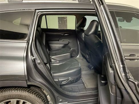 Used 2020 Toyota Highlander Platinum image 33