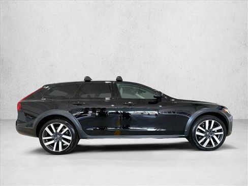 Used 2025 Volvo V90 B6 Cross Country Plus w/ Protection Package Premier AWD/4WD image 5