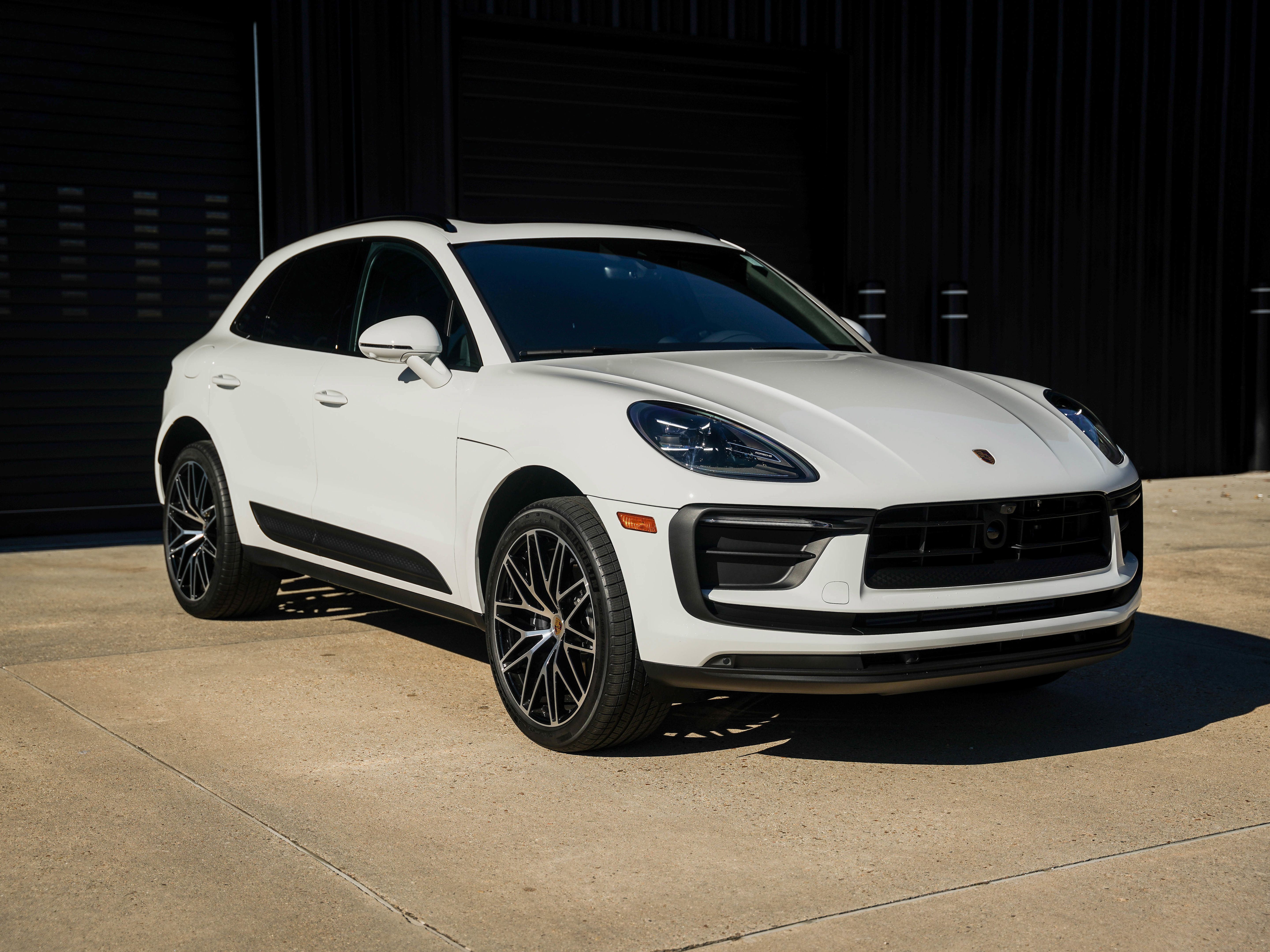 Certified 2026 Porsche Macan AWD/4WD image 7