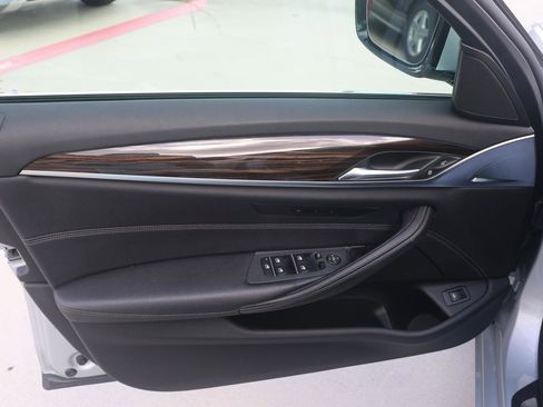 Used 2018 BMW 530i xDrive image 12