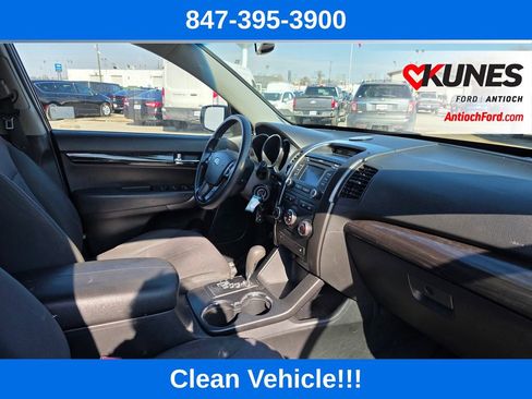 Used 2013 Kia Sorento LX w/ Convenience Pkg image 26