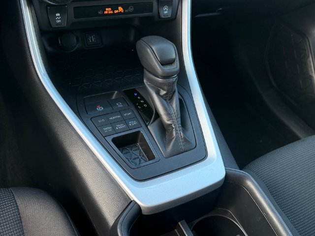 Used 2025 Toyota RAV4 LE AWD/4WD image 17