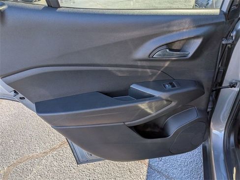 Used 2025 Chevrolet Trax LT image 27