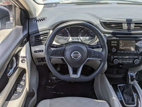 Used 2018 Nissan Rogue Sport SV FWD image 16