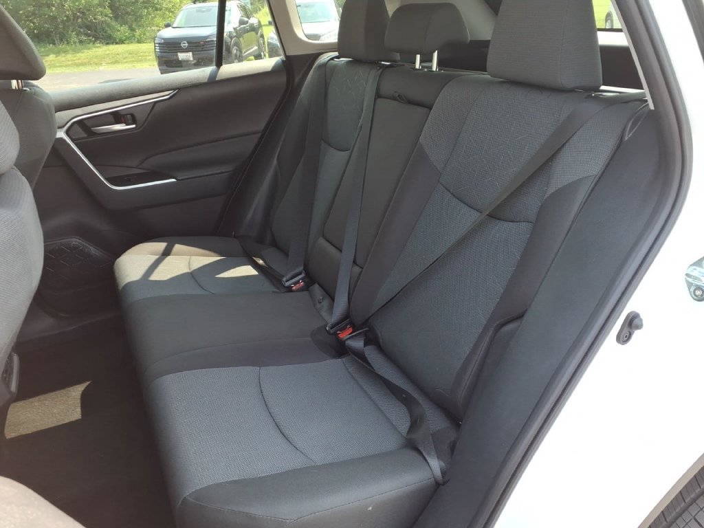 Used 2025 Toyota RAV4 XLE AWD/4WD image 20