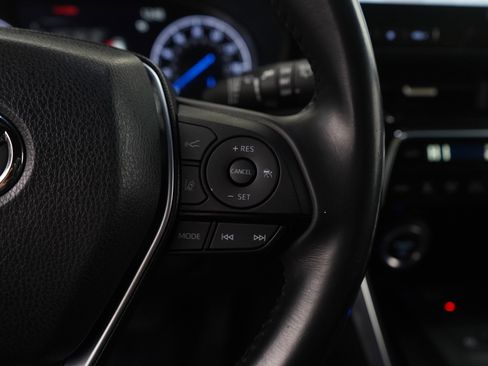 Used 2023 Toyota Venza XLE image 17