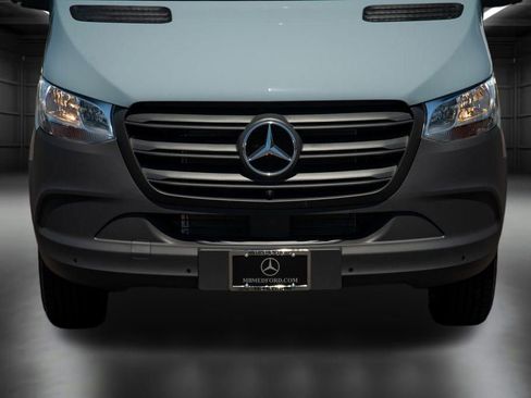Used 2025 Mercedes-Benz Sprinter 2500 image 9