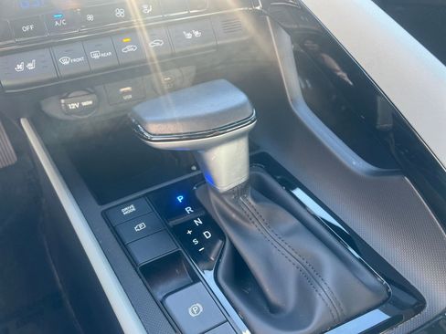 Used 2025 Hyundai Elantra Limited image 41