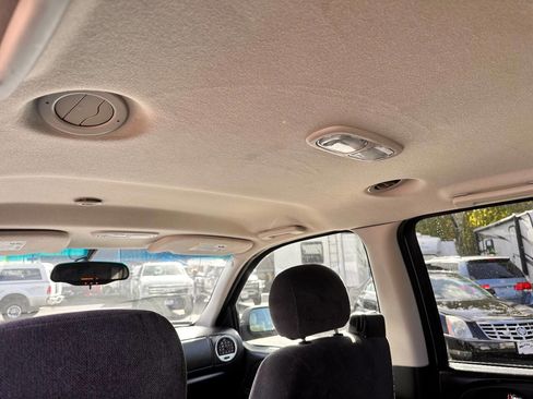 Used 2005 GMC Envoy XL SLE image 19