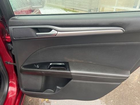 Used 2015 Ford Fusion SE image 13