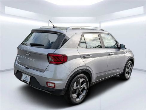 Certified 2025 Hyundai Venue SEL FWD image 3