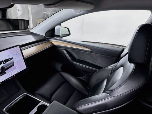 Used 2023 Tesla Model Y Long Range AWD/4WD image 17