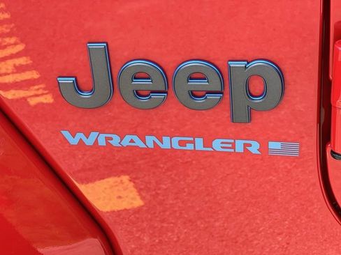 Used 2025 Jeep Wrangler Unlimited Sahara w/ Safety Group AWD/4WD image 19