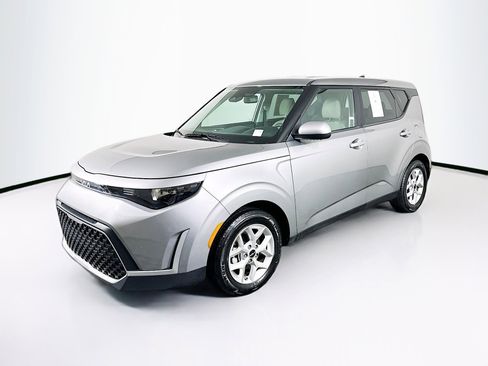 Used 2025 Kia Soul LX w/ LX Technology Package image 3