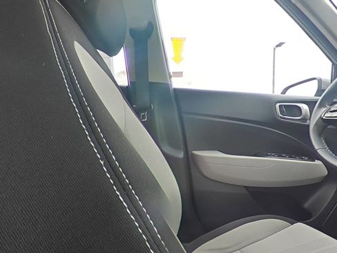 Used 2021 Hyundai Venue SEL image 28