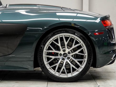 Used 2017 Audi R8 V10 w/ Carbon Exterior Package image 17