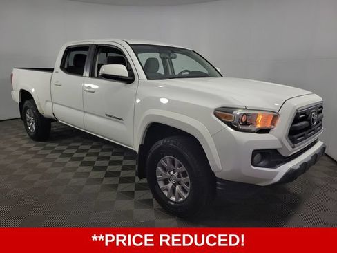 Used 2017 Toyota Tacoma SR5 AWD/4WD image 2