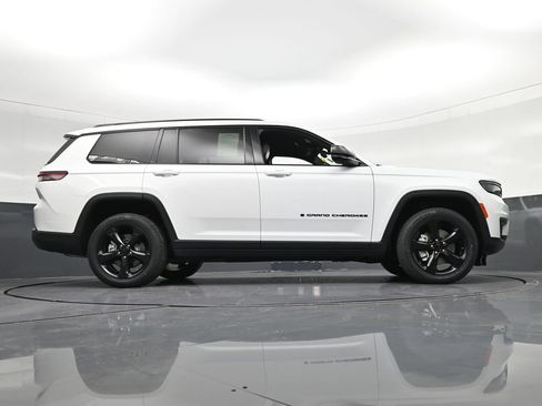 Used 2023 Jeep Grand Cherokee L Laredo AWD/4WD image 19
